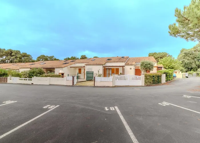 Сasa de vacaciones Les Maisons Du By Interhome *